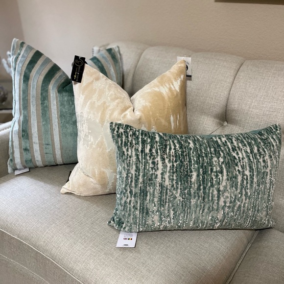 1-NWT CALDEIRA CUT VELVET DESIGN DECORATIVE PILLOW Read description for details - Picture 13 of 13